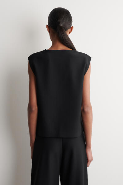 COS ボタンディテール ニットトップ