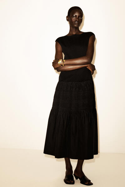 COS ティアードギャザーミディワンピース