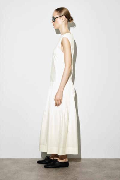 COS ティアードギャザーミディワンピース