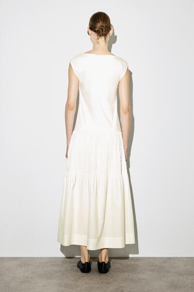 COS ティアードギャザーミディワンピース