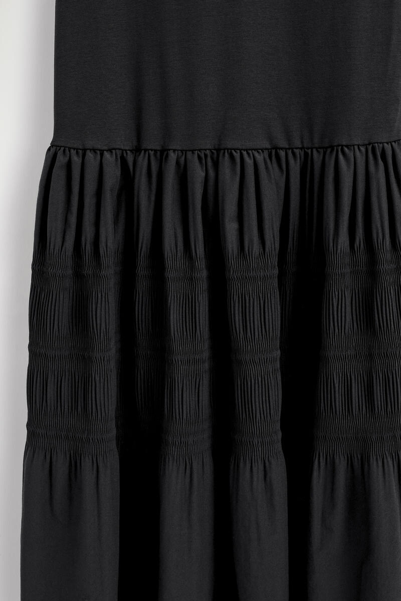 COS ティアードギャザーミディワンピース