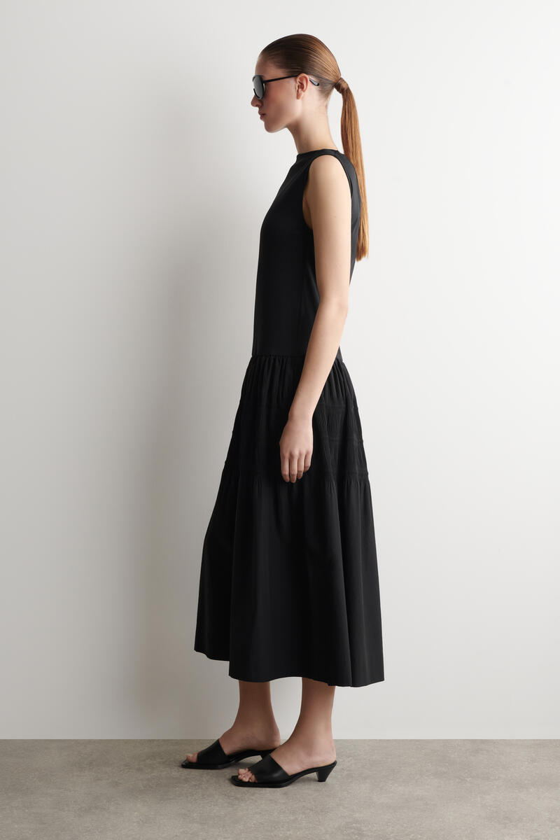 COS ティアードギャザーミディワンピース