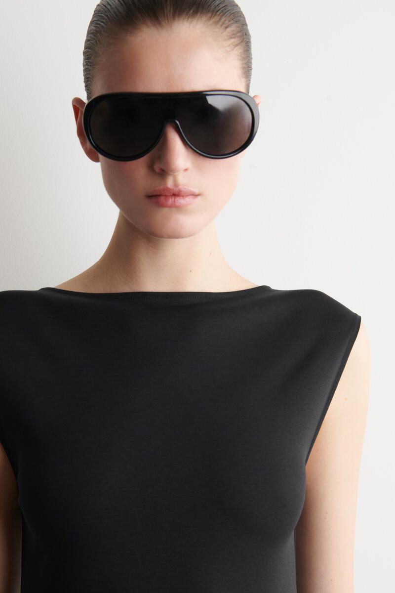 COS ティアードギャザーミディワンピース