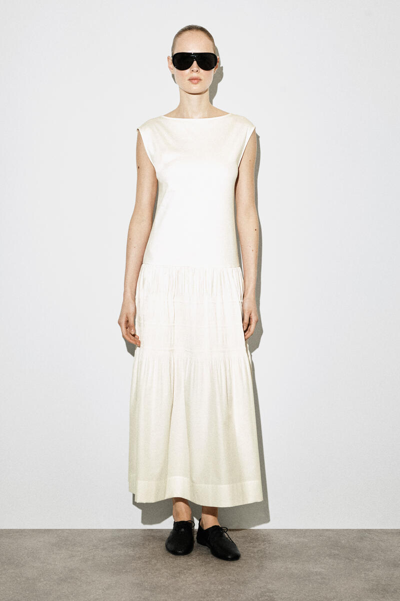 COS ティアードギャザーミディワンピース