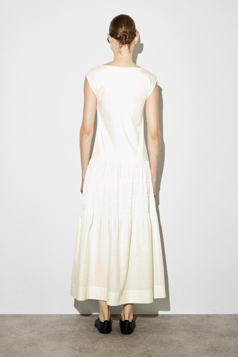 COS ティアードギャザーミディワンピース