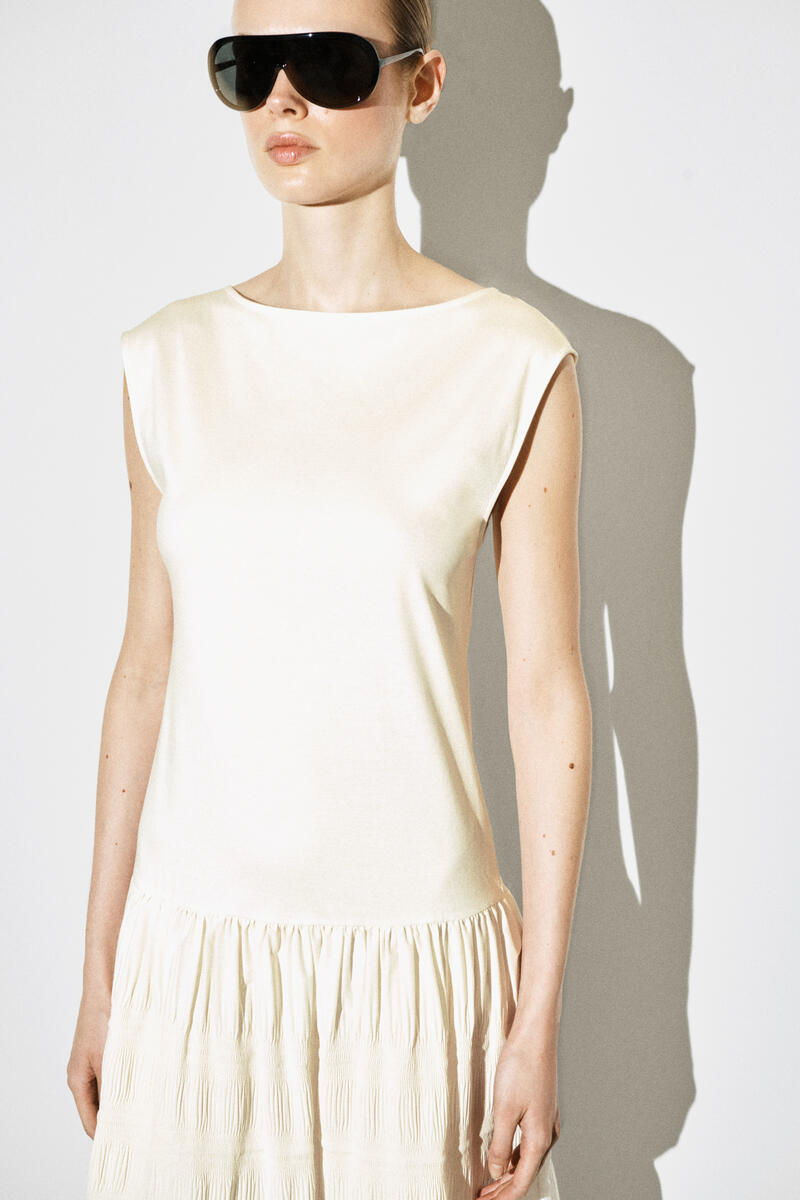 COS ティアードギャザーミディワンピース