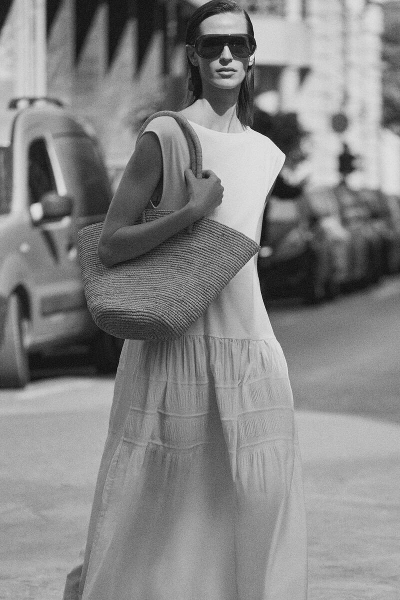 COS ティアードギャザーミディワンピース