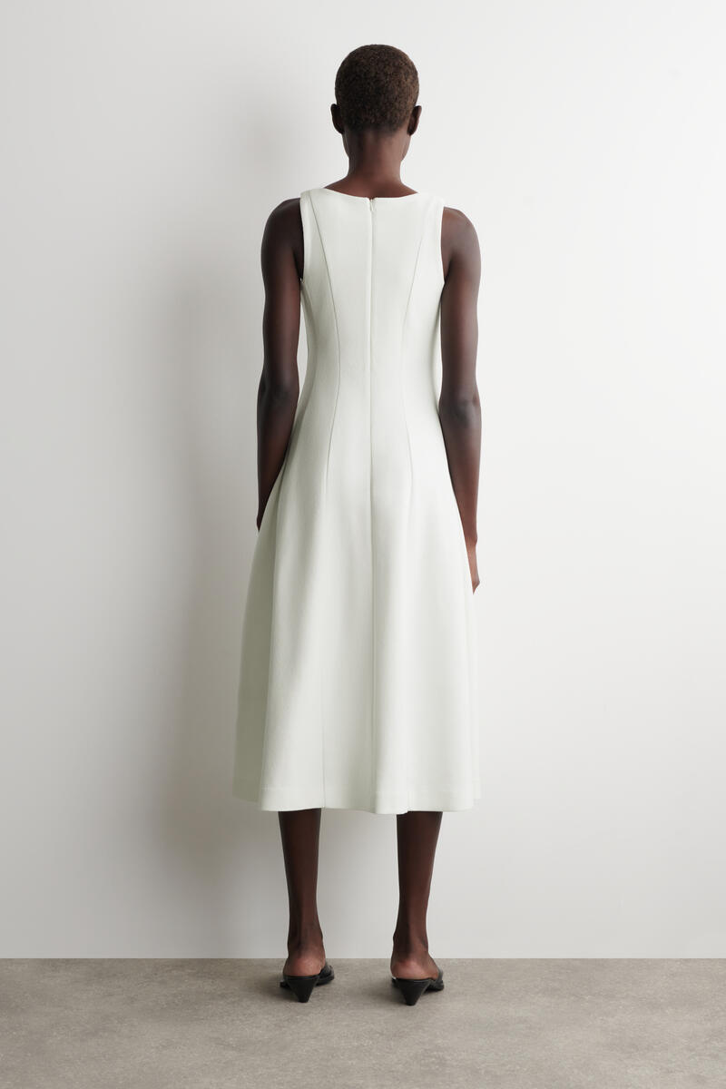 COS スカルプテッドコットンミディワンピース
