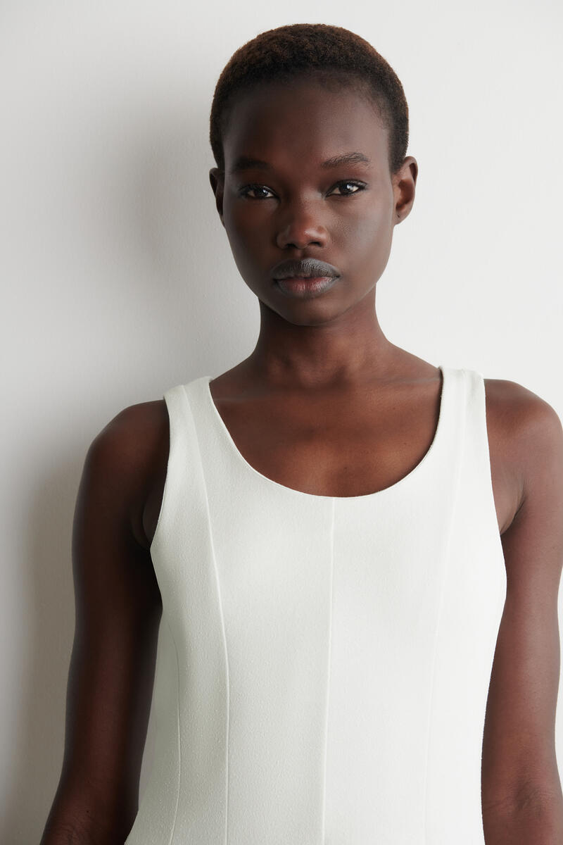 COS スカルプテッドコットンミディワンピース