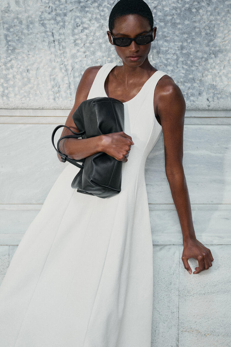 COS スカルプテッドコットンミディワンピース