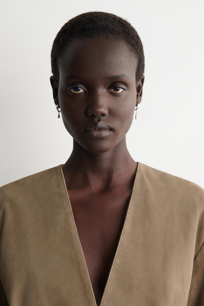 COS ミスマッチドロップフープイヤリング