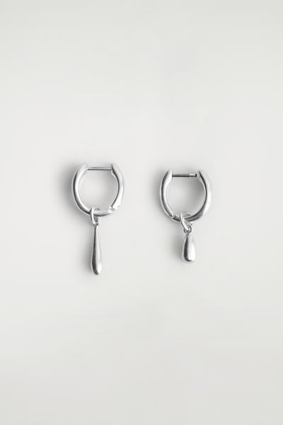 COS ミスマッチドロップフープイヤリング