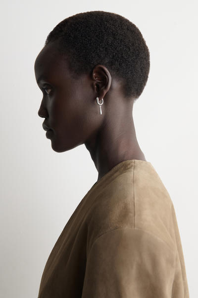 COS ミスマッチドロップフープイヤリング