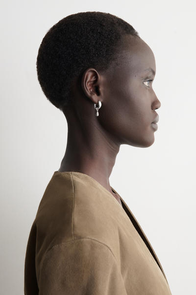 COS ミスマッチドロップフープイヤリング