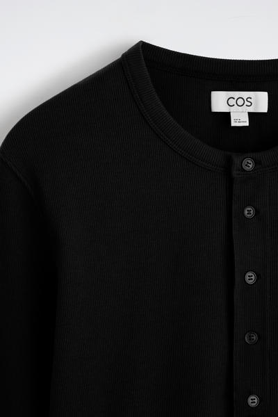 COS リブ編み コットン長袖ヘンリーTシャツ