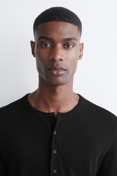 COS リブ編み コットン長袖ヘンリーTシャツ