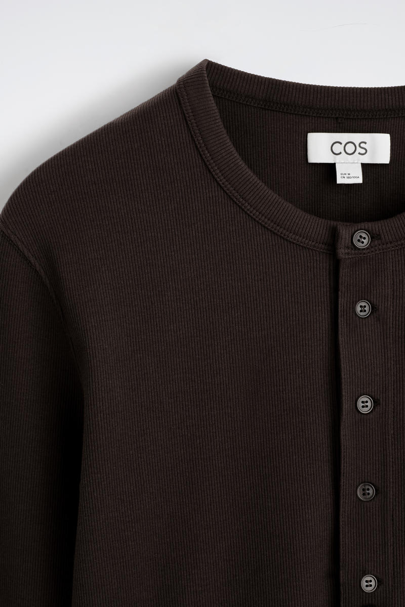 COS リブ編み コットン長袖ヘンリーTシャツ