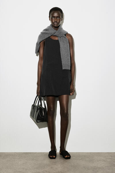 COS ジャージーパネル入り ナイロンミニドレス