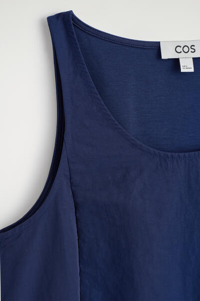 COS ジャージーパネル入り ナイロンミニワンピース