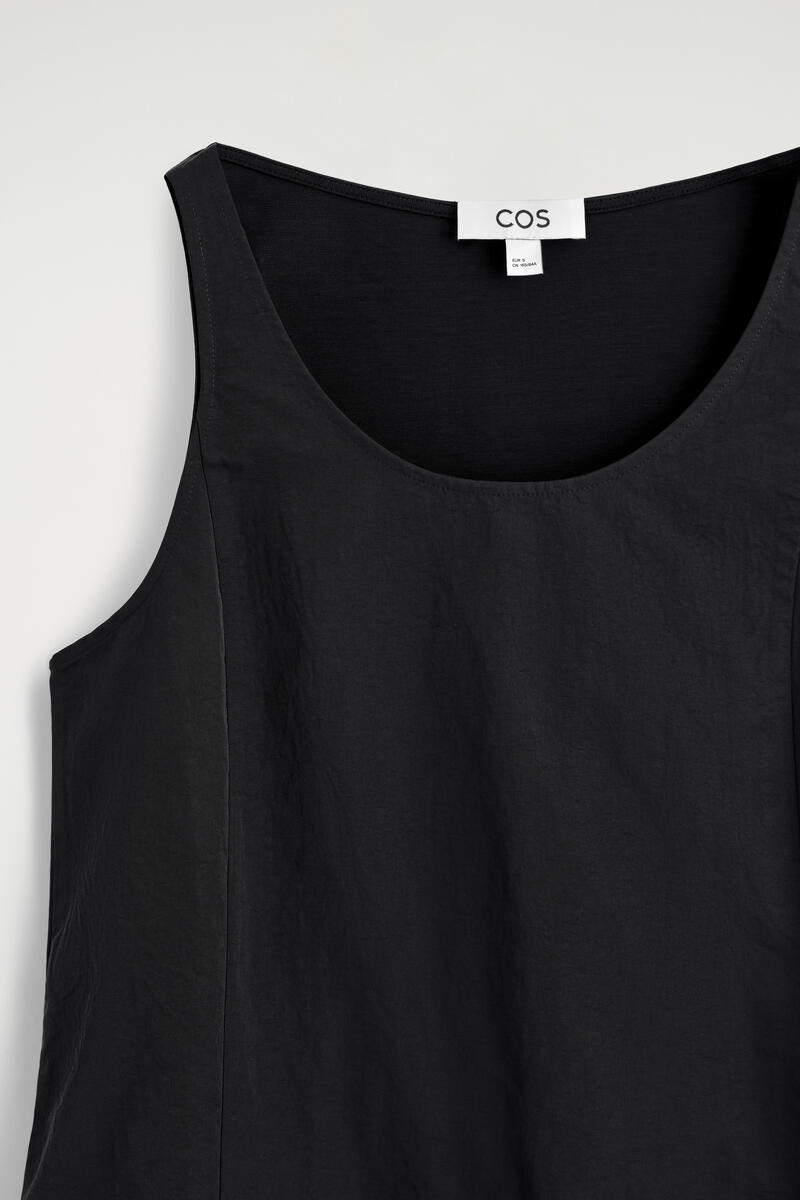 COS ジャージーパネル入り ナイロンミニドレス