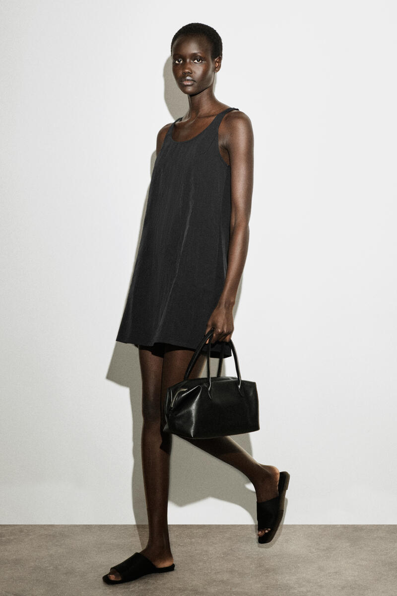 COS ジャージーパネル入り ナイロンミニドレス