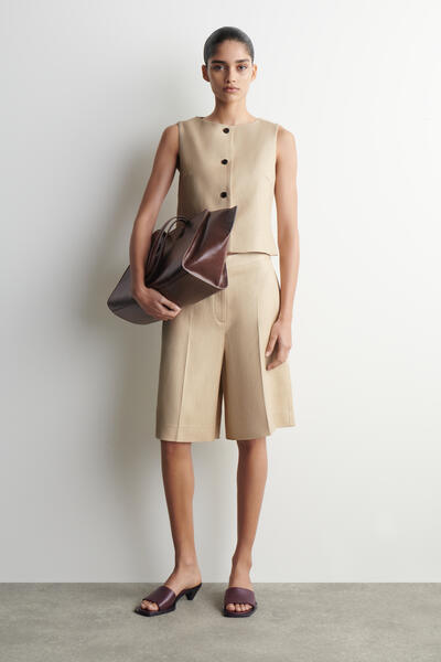 COS ロングライン テーラードショーツ