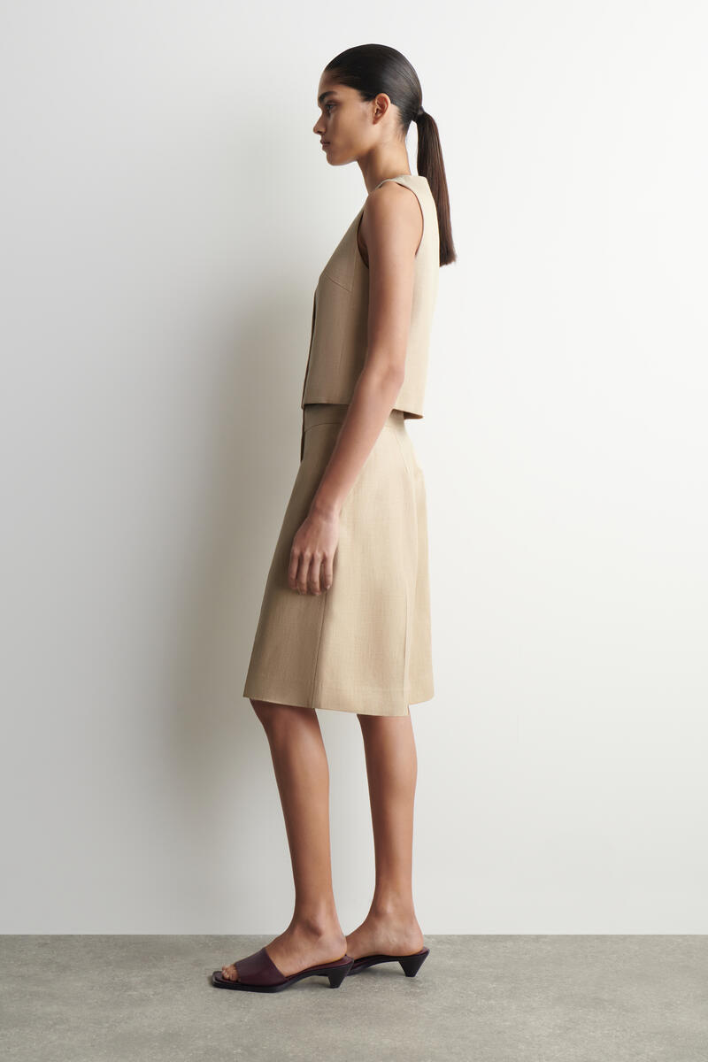 COS ロングライン テーラードショーツ