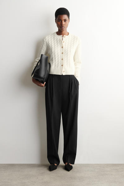 COS ケーブルニットメリノウールカーディガン