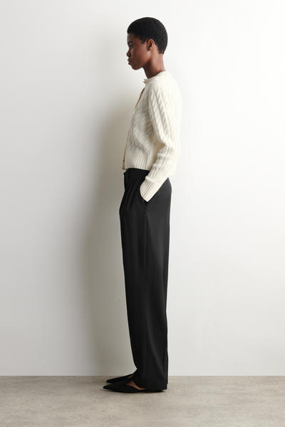 COS ケーブルニットメリノウールカーディガン