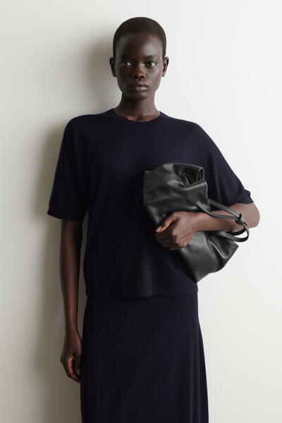 COS メリノウールニットシャツ