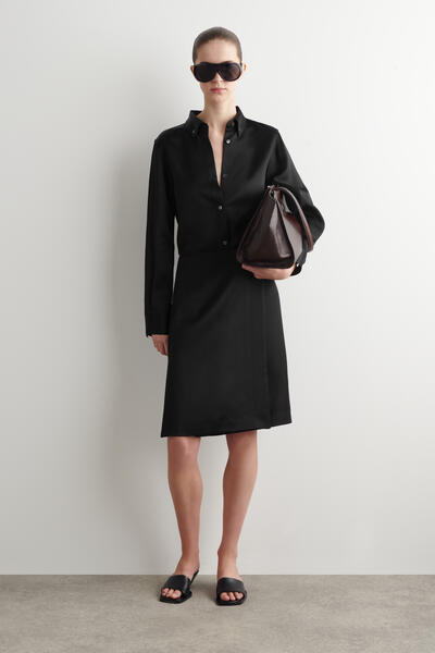 COS サテンラップスカート