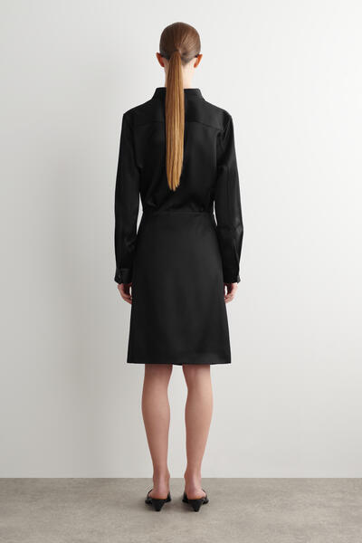 COS サテンラップスカート