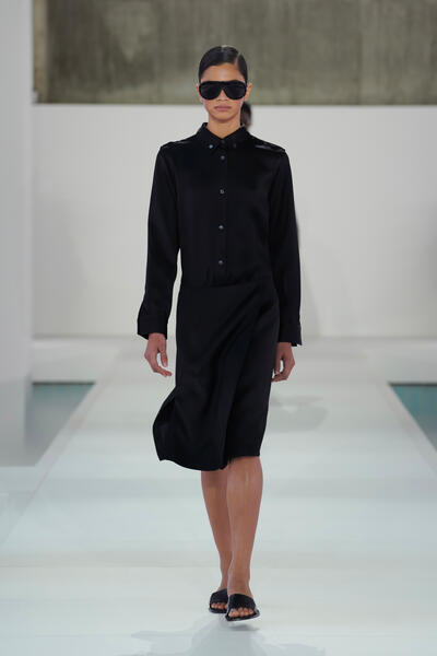 COS サテンラップスカート