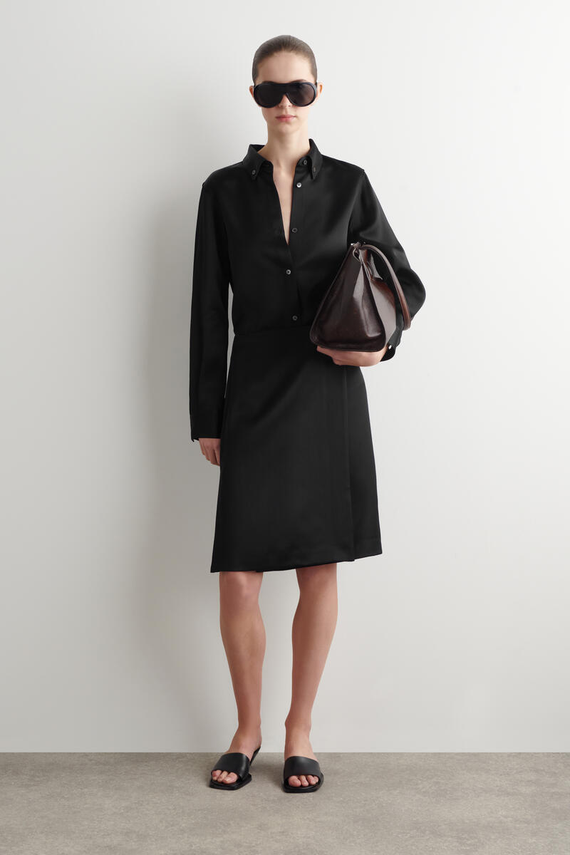 COS サテンラップスカート