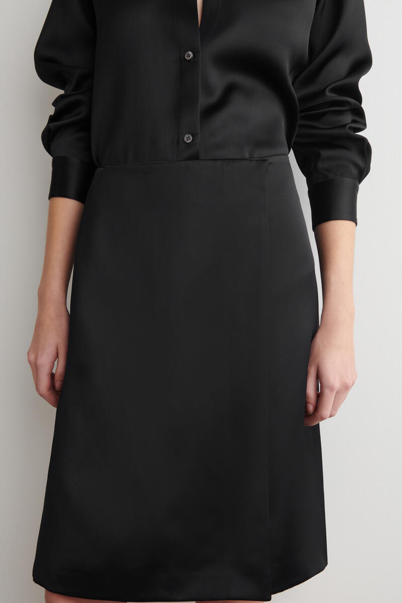 COS サテンラップスカート