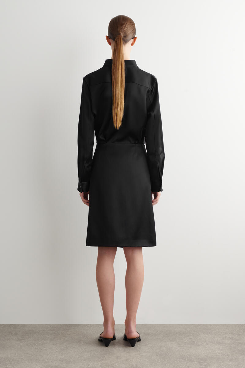 COS サテンラップスカート