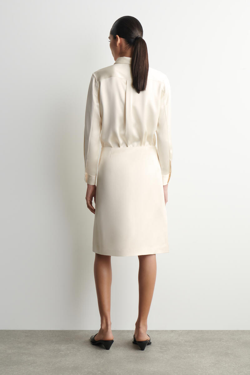 COS サテンラップスカート