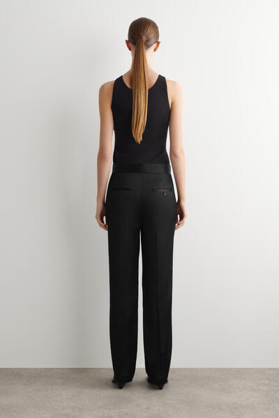 COS テーラード ストレートレッグパンツ - サテン素材