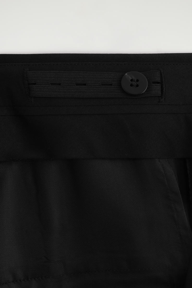 COS テーラード ストレートレッグパンツ - サテン素材