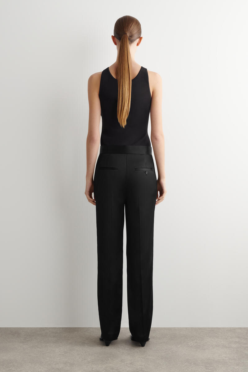 COS テーラード ストレートレッグパンツ - サテン素材