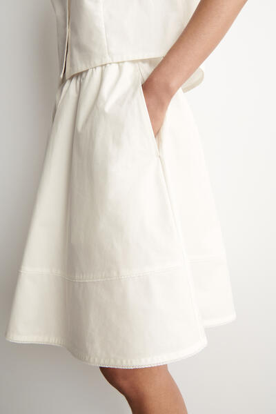 COS 刺繍入り コットンポプリンスカート
