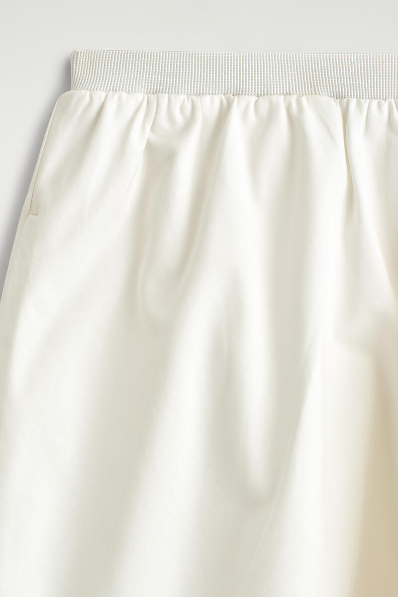 COS 刺繍入り コットンポプリンスカート
