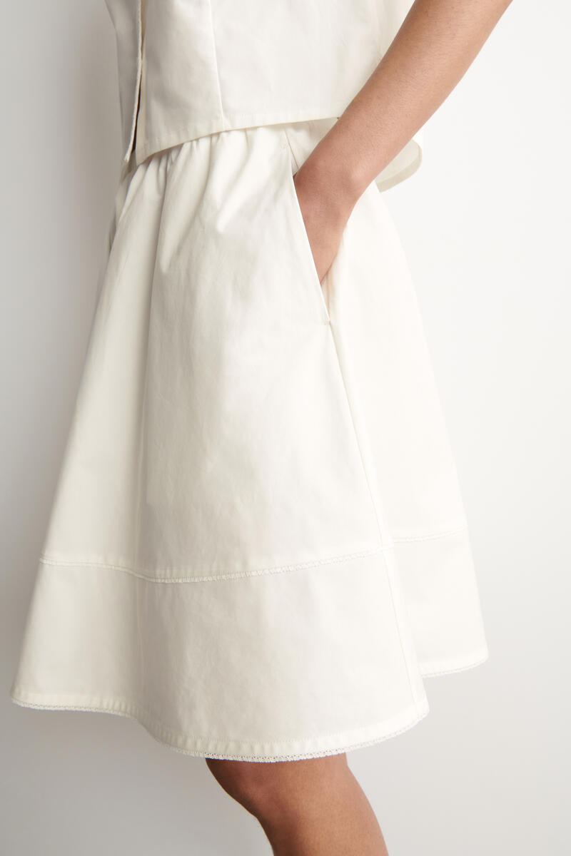 COS 刺繍入り コットンポプリンスカート