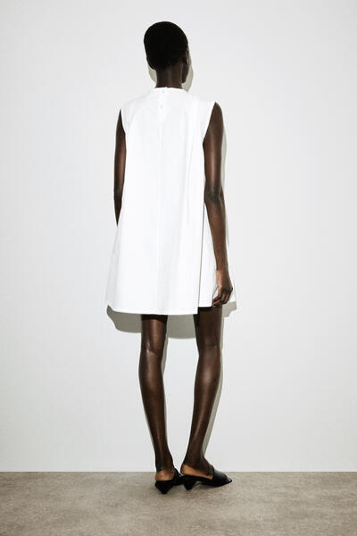 COS ピコットトリムプリーツミニドレス