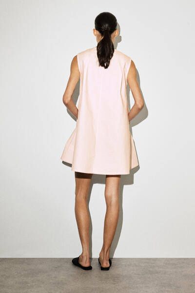 COS ピコットトリムプリーツミニドレス