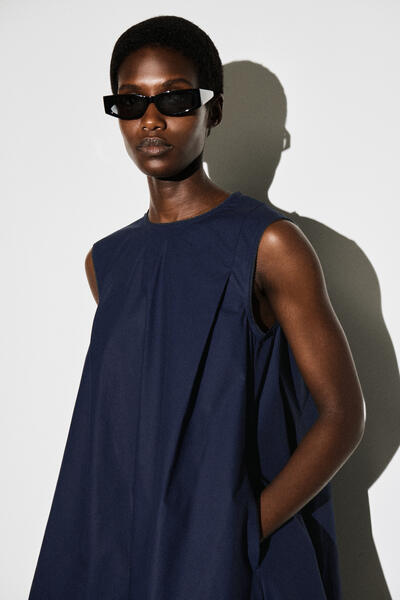 COS ピコットトリムプリーツミニドレス