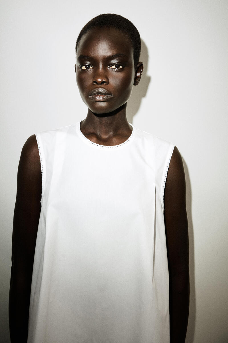 COS ピコットトリムプリーツミニドレス