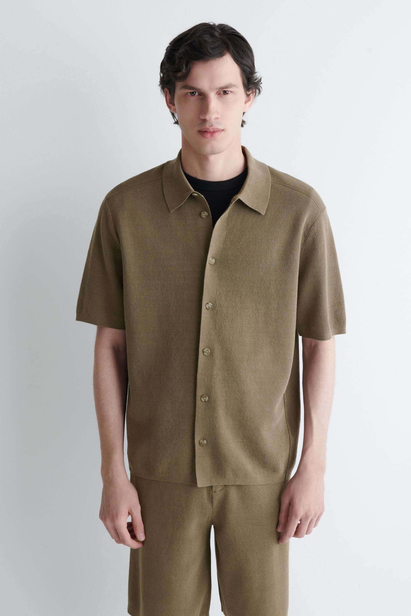 極美品 近年✨COMOLI リネンコットン オールインワン つなぎ 半袖シャツ KNITTED LINEN SHORT-SLEEVED SHIRT ニットリネン半袖シャツ カーキ