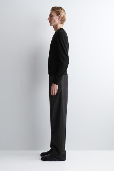 COS スリムメリノウールヘンリートップ