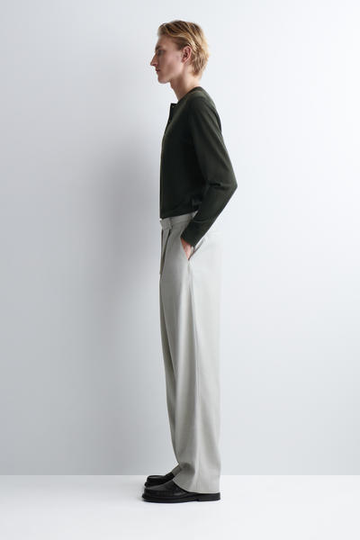 COS スリムメリノウールヘンリートップ